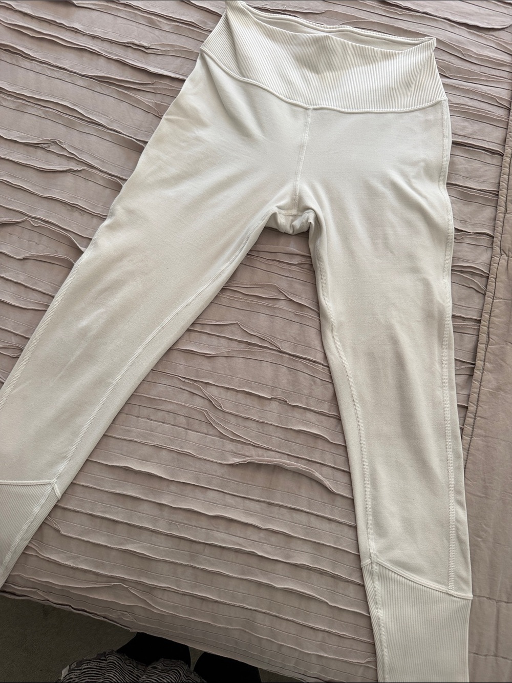 ALO 7/8 Yoga Cream High-Rise Leggings